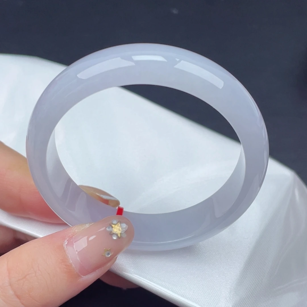 翡翠手镯未镶嵌52圈口