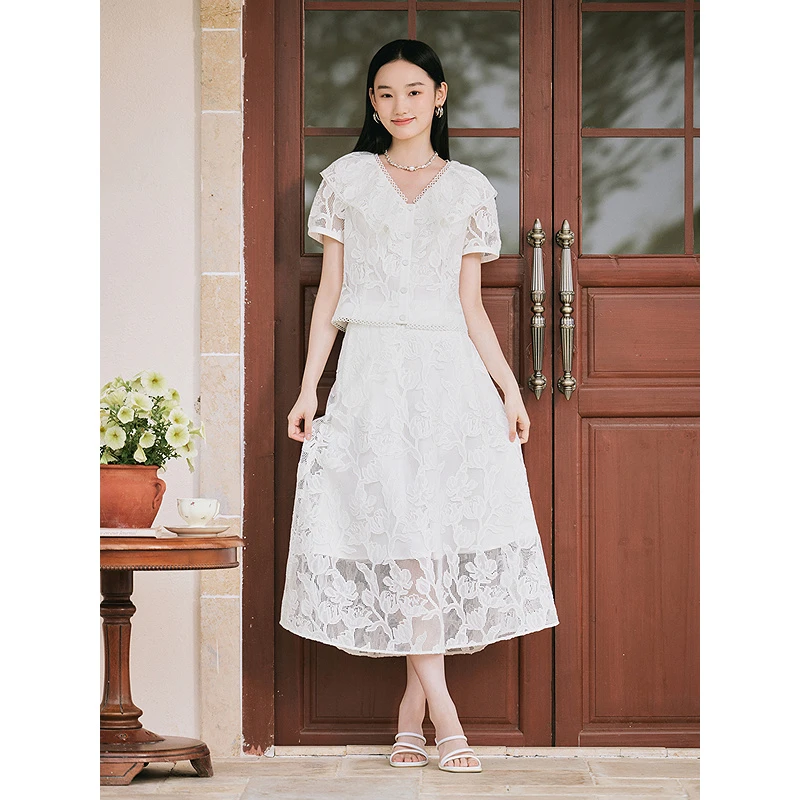 Goodland美地女装2025新款鸢尾剪花刺绣蕾丝A字半身裙LC35250050