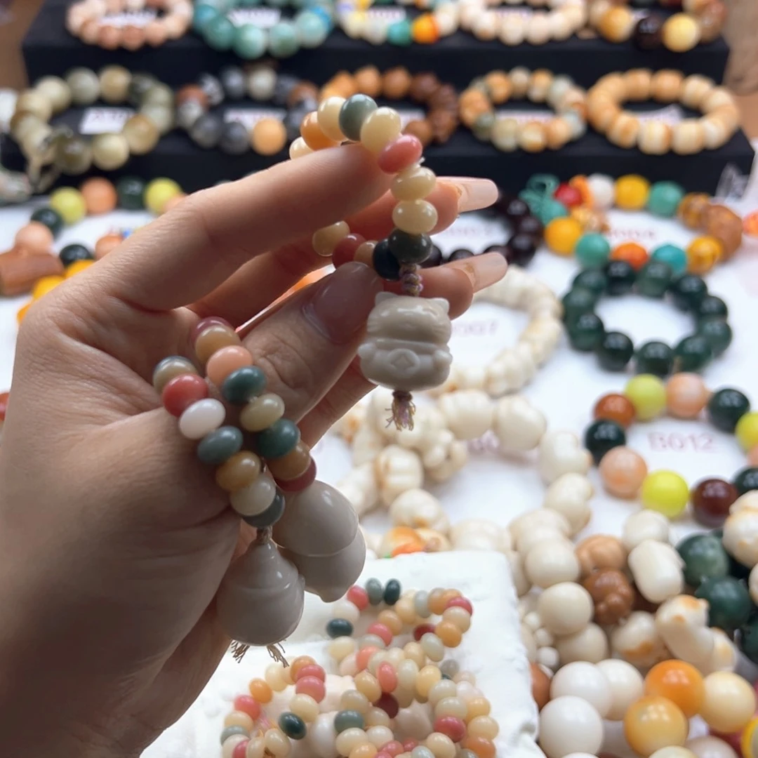 白玉菩提吊坠瑕疵