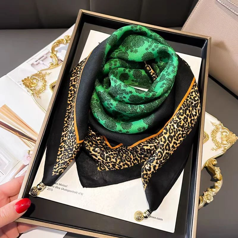 M027  墨绿豹纹围巾百搭新中式国风（磁吸扣）70*70左右 [无礼盒]