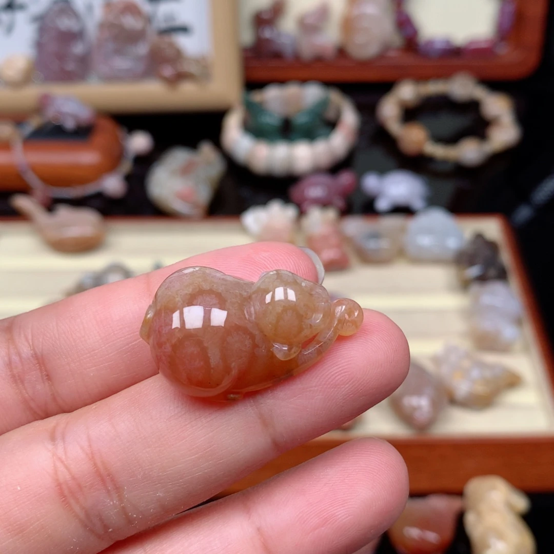 未镶嵌颈饰硅化玉