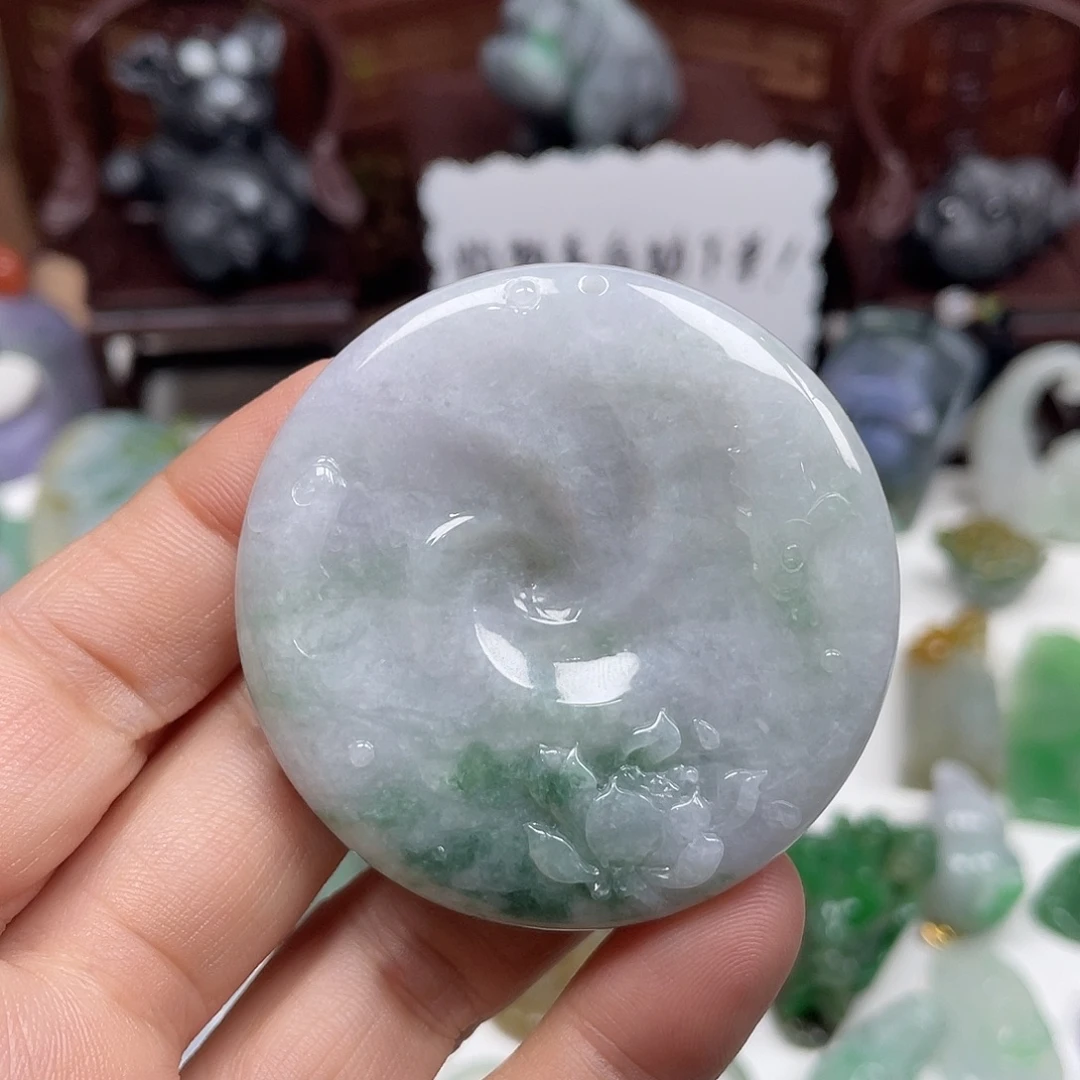 翡翠未镶嵌颈饰莲莲有鱼