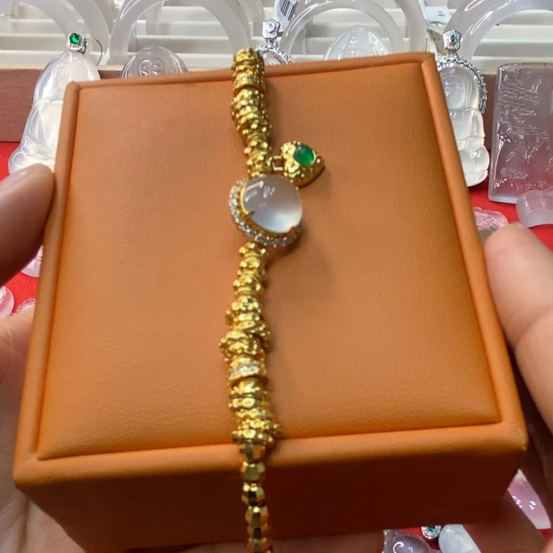 石英质玉合金吊坠
