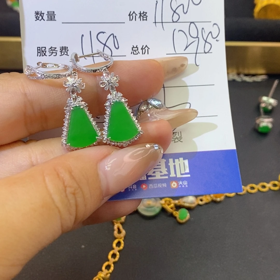 颈饰18K金镶嵌翡翠