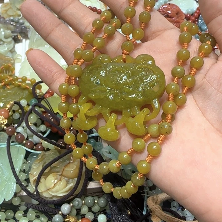 蛇纹石玉未镶嵌吊坠