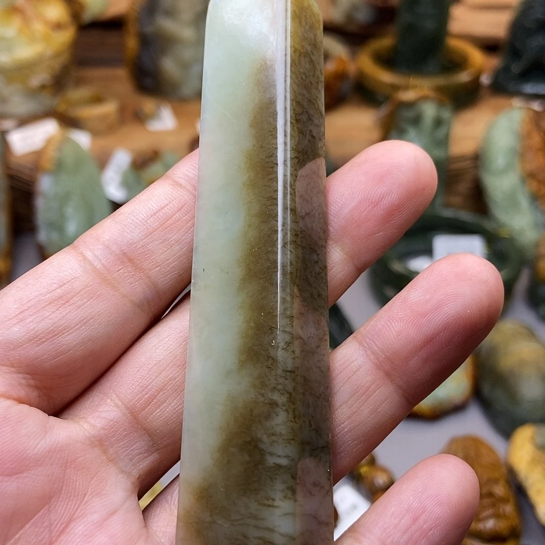 岫岩老玉（透闪石质玉）未镶嵌珠宝奇石