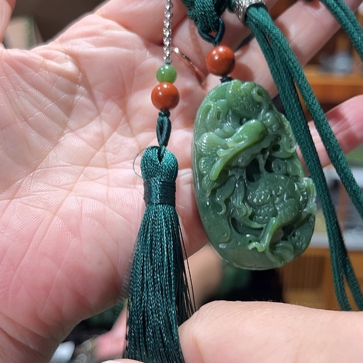 颈饰未镶嵌和田玉（糖玉）