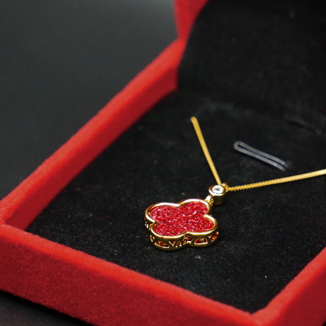 天然辰砂高含量朱砂透光晶体砂四叶草幸运草项链