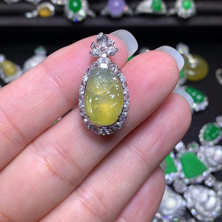 翡翠18K金镶嵌颈饰冰黄宝宝佛