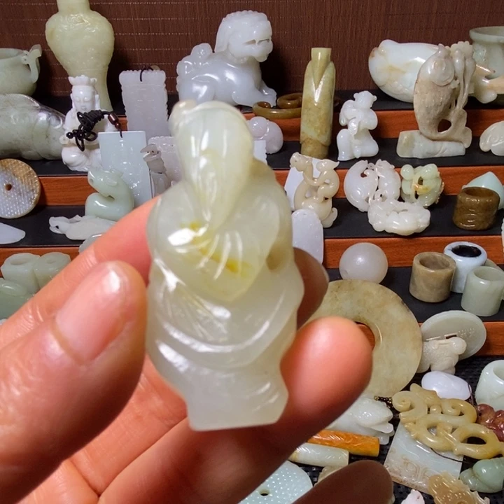 和田玉未镶嵌吊坠(赠链)