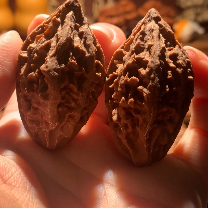 文玩核桃吊坠楸玥核24