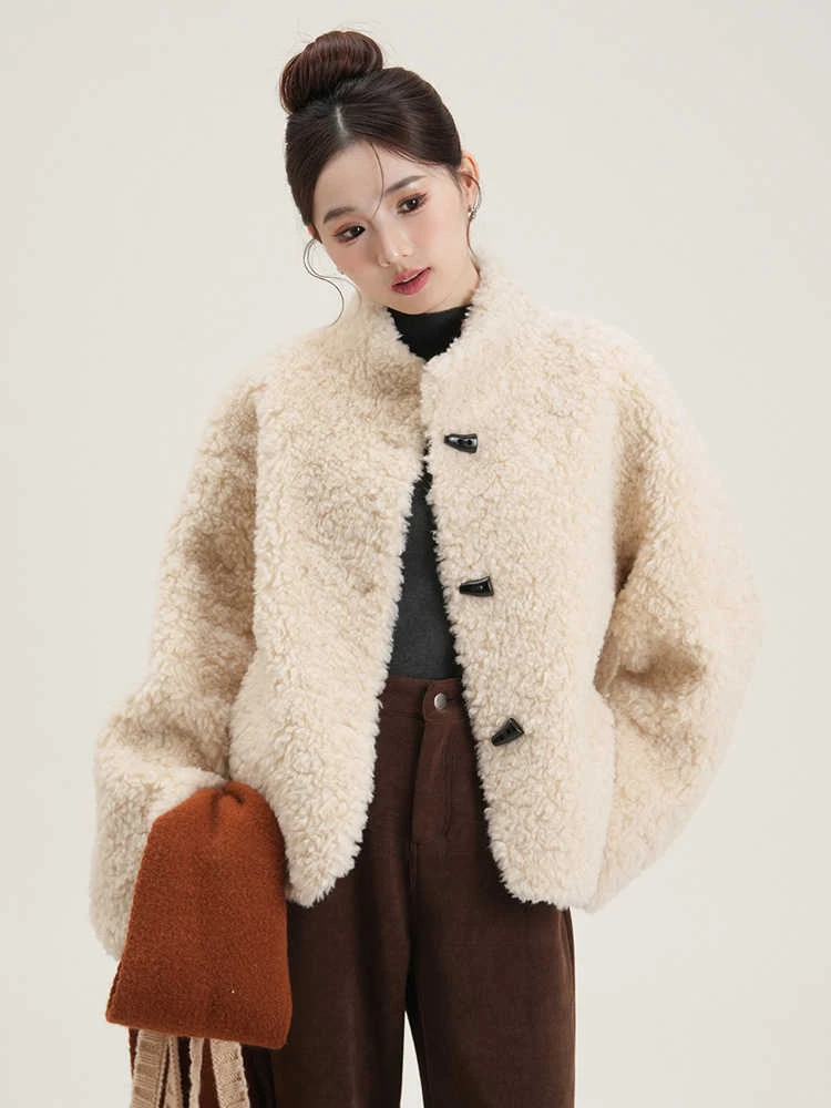 羊剪绒皮毛一体皮草外套女立领2025冬季新款短牛角扣100%绵羊羔毛