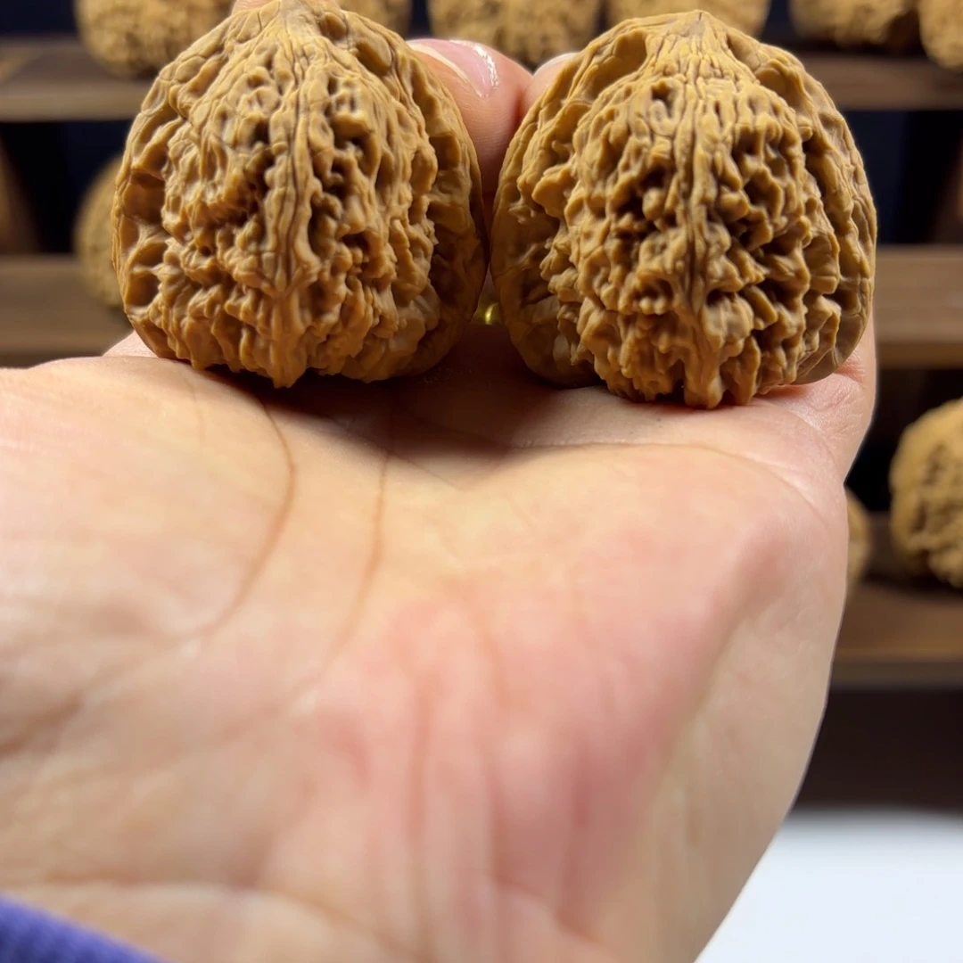 张***鉴把件桃核南将40三角