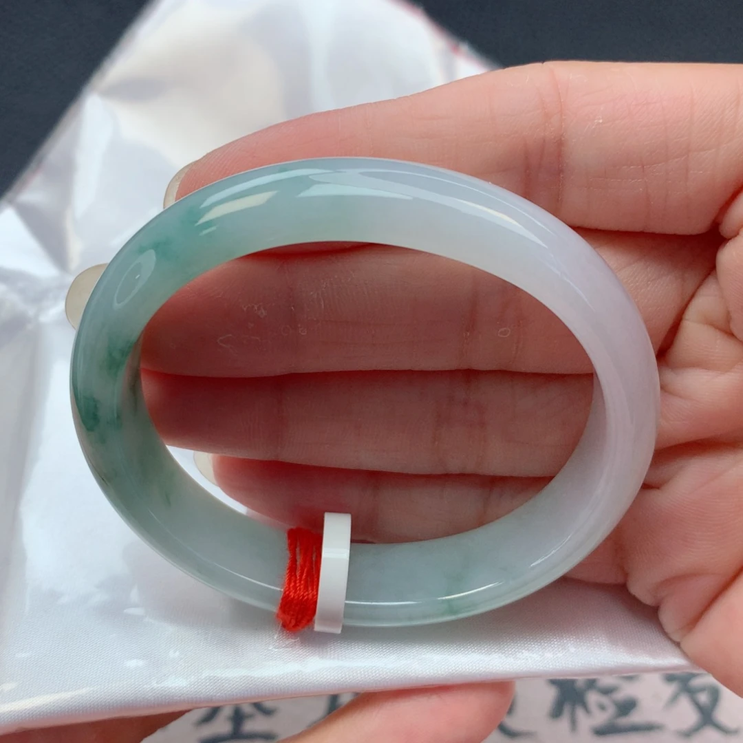 翡翠未镶嵌手镯52贵妃 细糯化飘绿花细腻完整