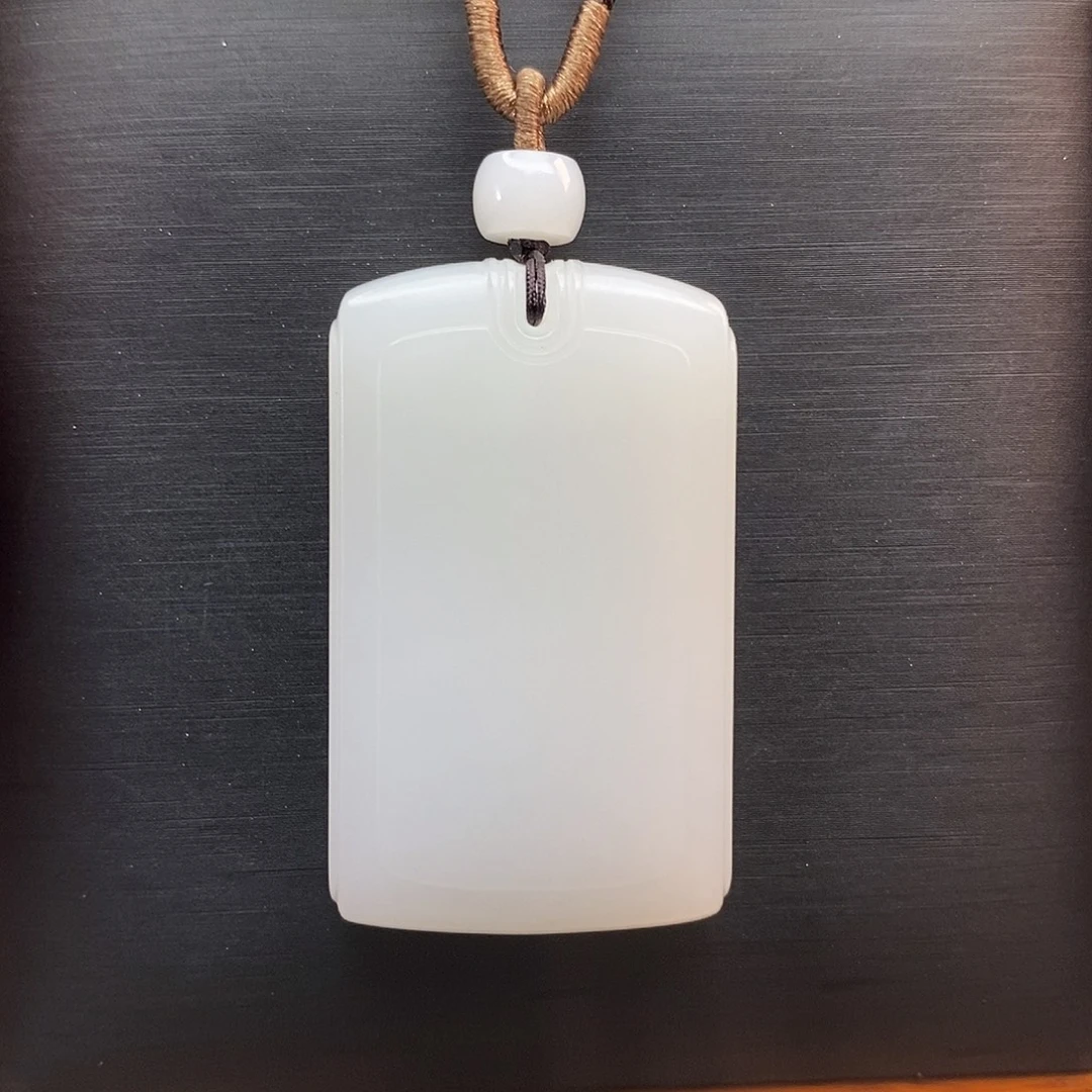 柳***生颈饰未镶嵌和田玉（白玉）