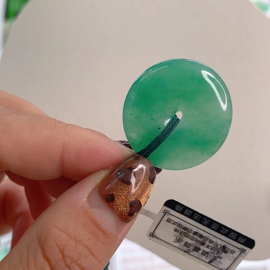 石英质玉未镶嵌颈饰