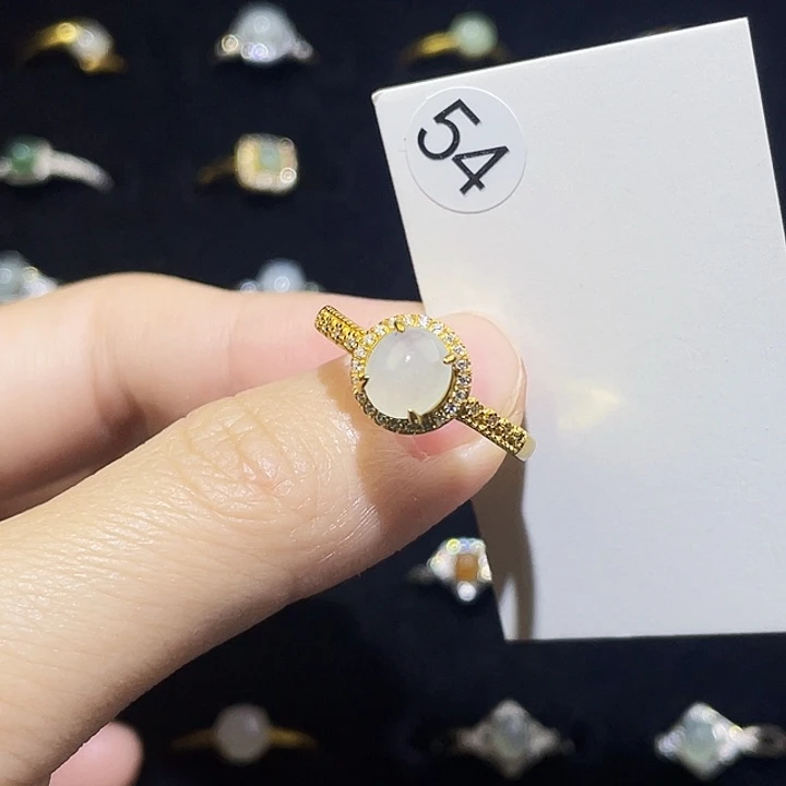 翡翠未镶嵌颈饰戒指