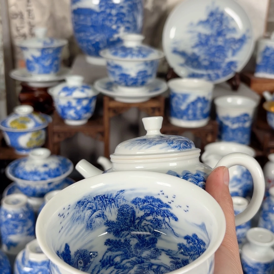 耿***涛青花瓷器手绘作品陶瓷壶