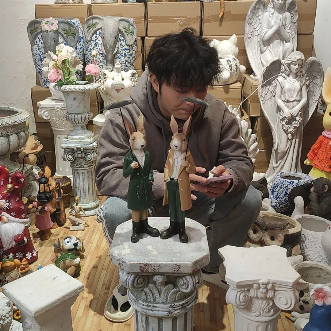 合成树脂打伞兔一对