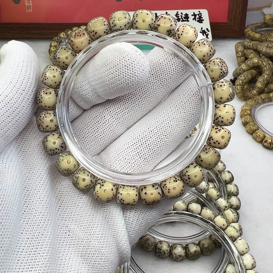 手串星月菩提9.5×8黄金瞳   843