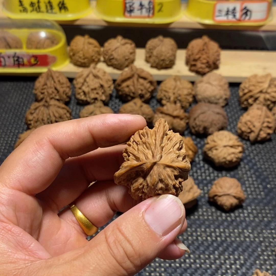 巍***敌文玩核桃吊坠异形