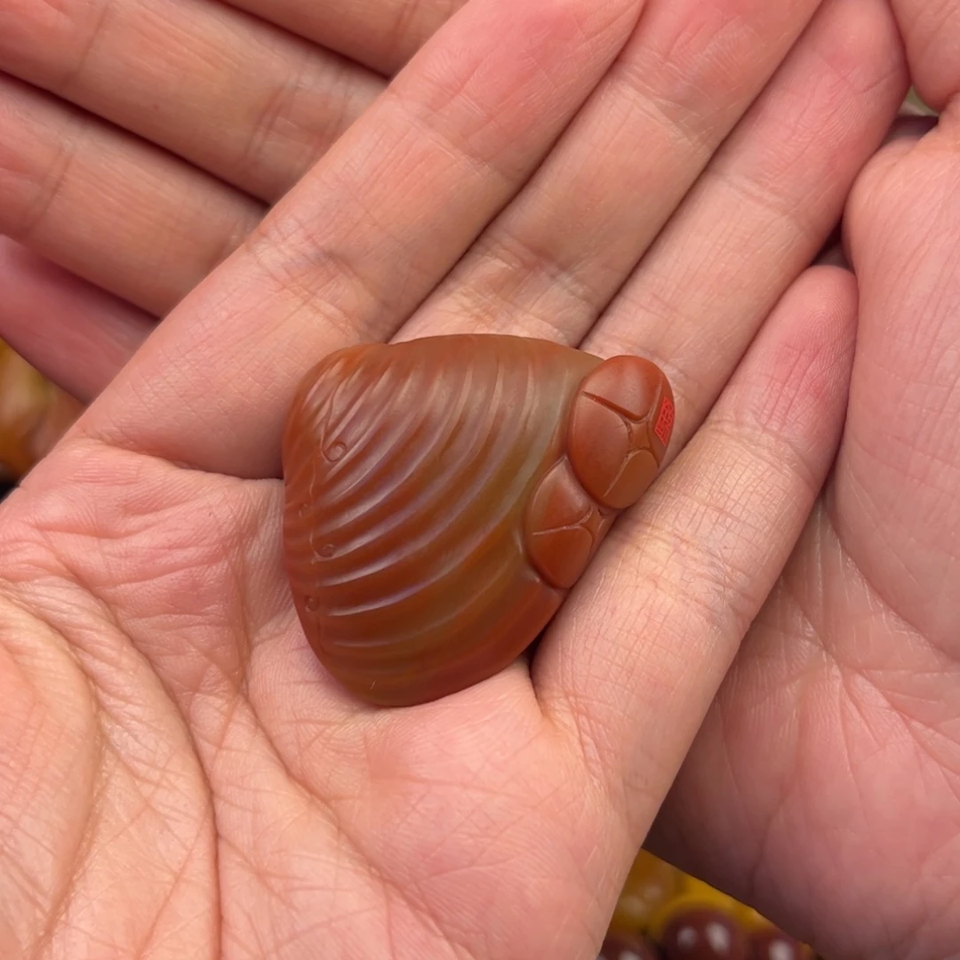 用***9石英质玉未镶嵌黄蜡石挂件