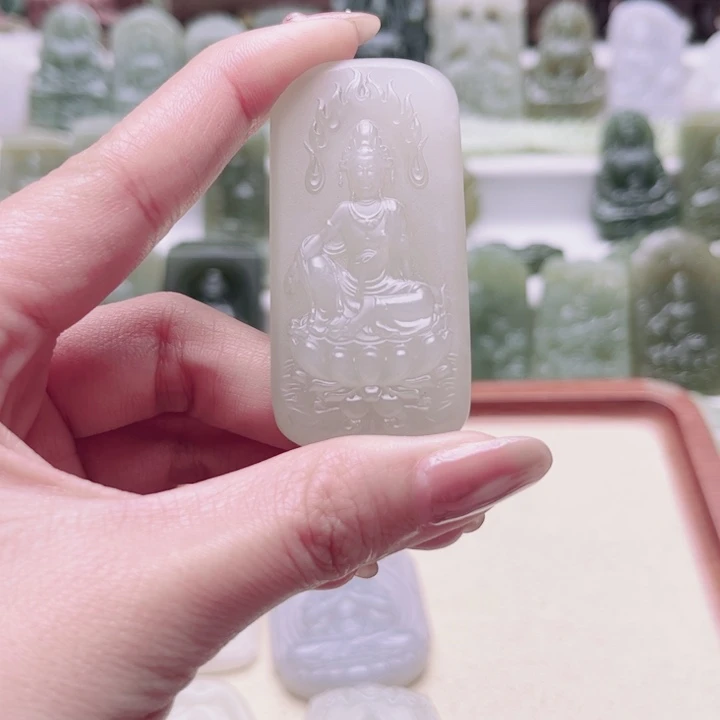 T***T和田玉未镶嵌颈饰