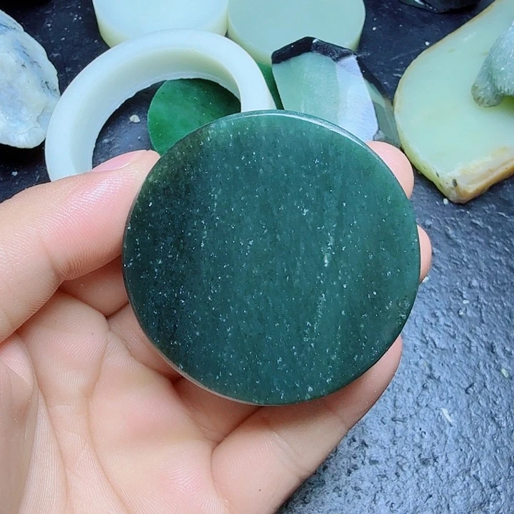 和田玉（糖玉）未镶嵌珠宝奇石