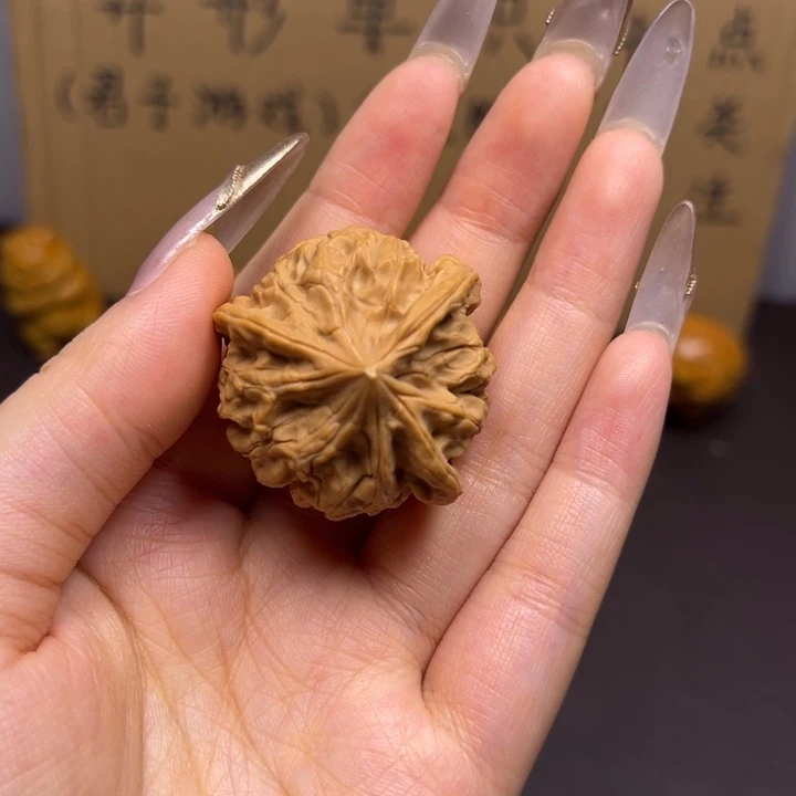 谢***行菩提籽类三棱单只异型有瑕