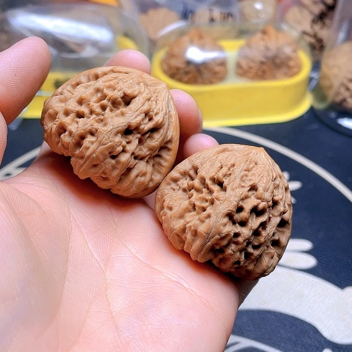 文玩核桃吊坠平谷凹的