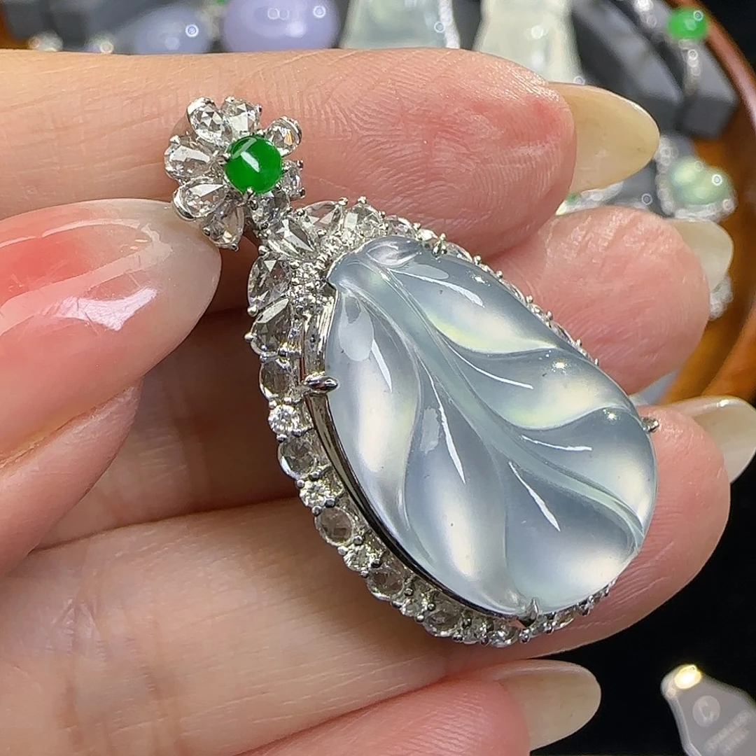 翡翠18K金镶嵌颈饰