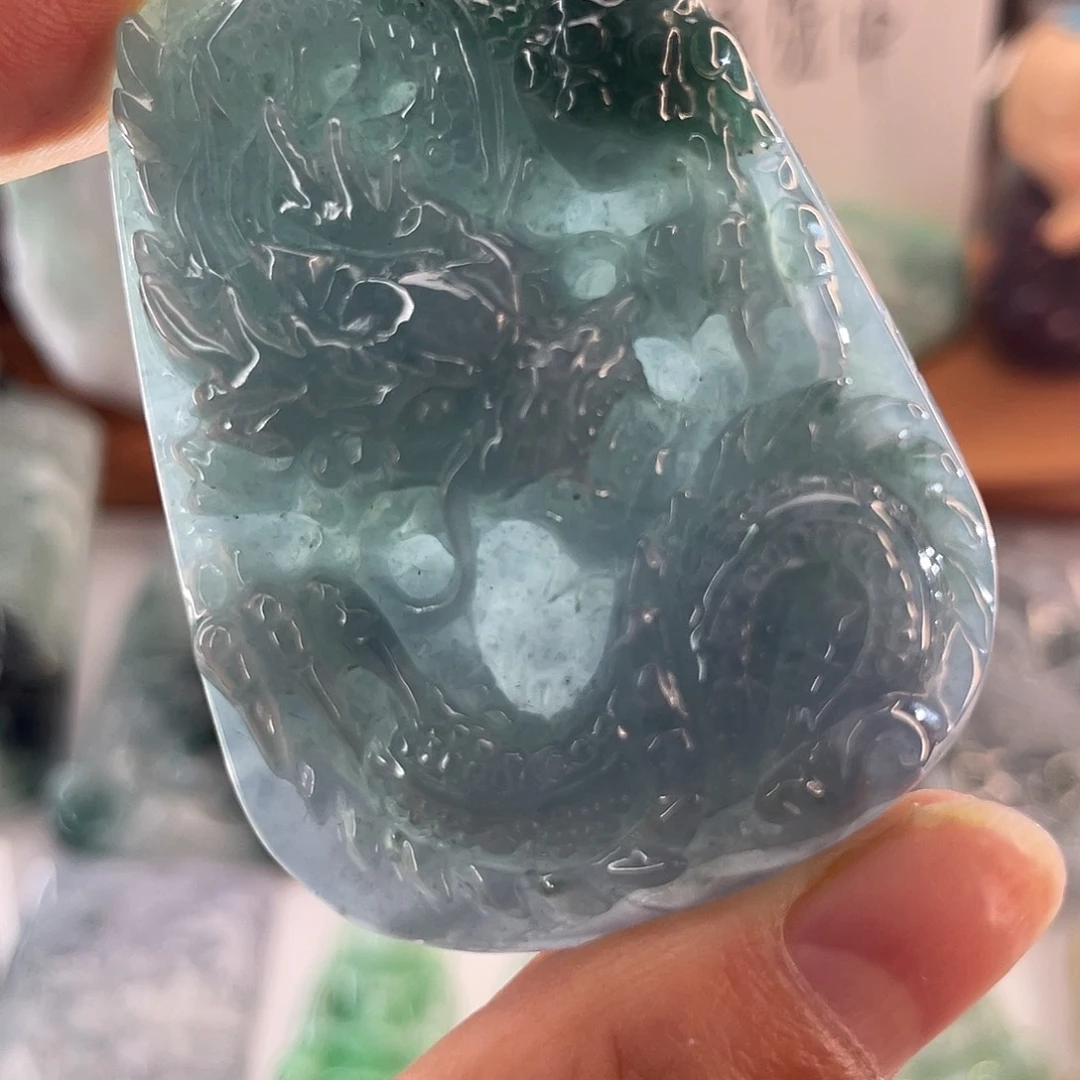 翡翠未镶嵌颈饰龙牌