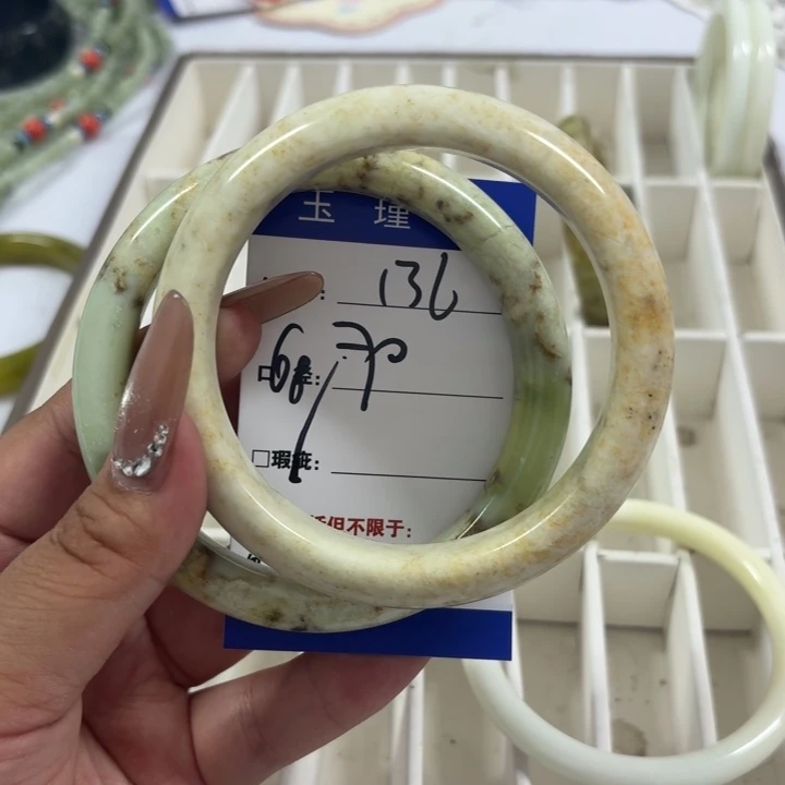 D***.蛇纹石玉未镶嵌手镯