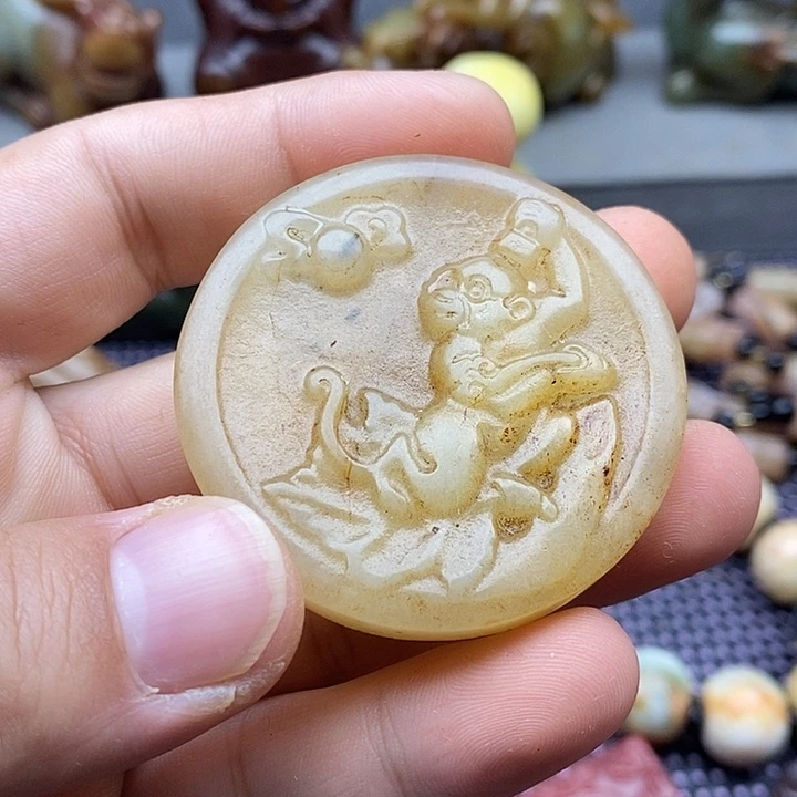 未镶嵌蛇纹石玉颈饰