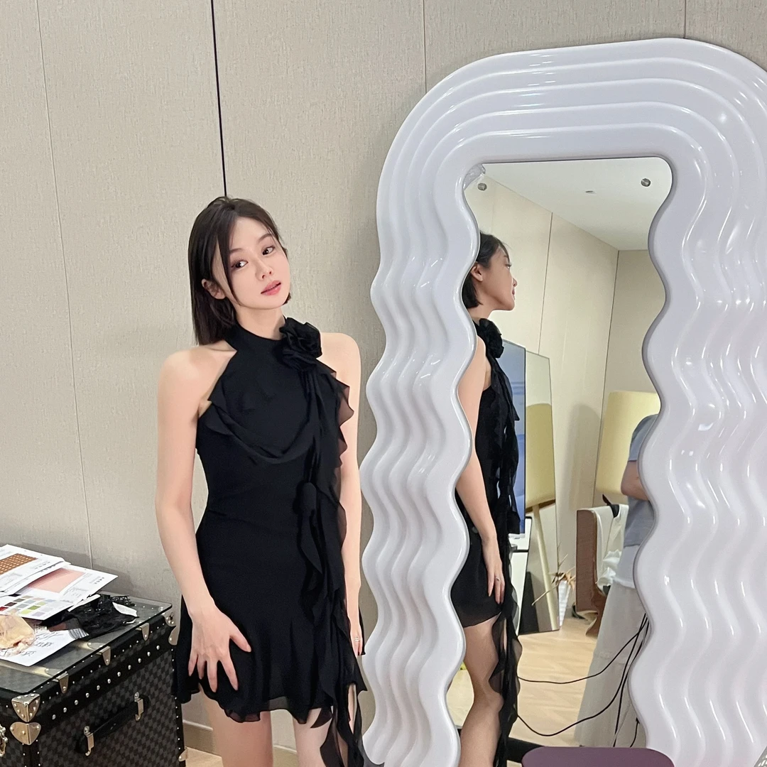 LL240248细节花朵连衣裙