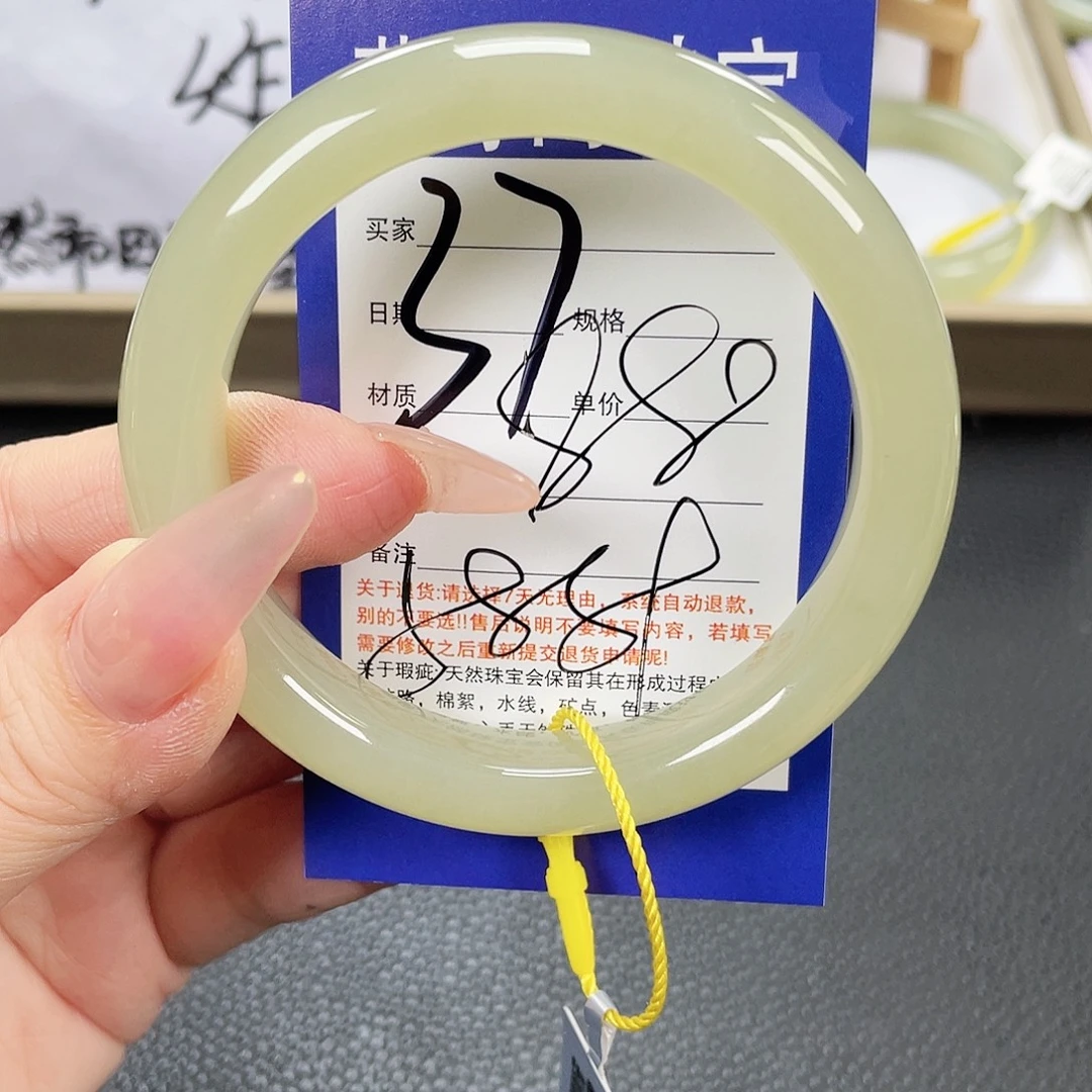 和田玉未镶嵌手镯