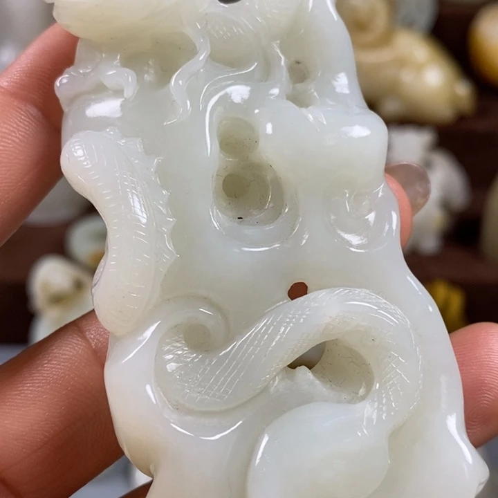火***马和田玉未镶嵌颈饰