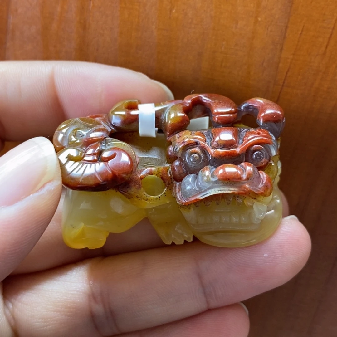 石英质玉（黄龙玉）未镶嵌颈饰