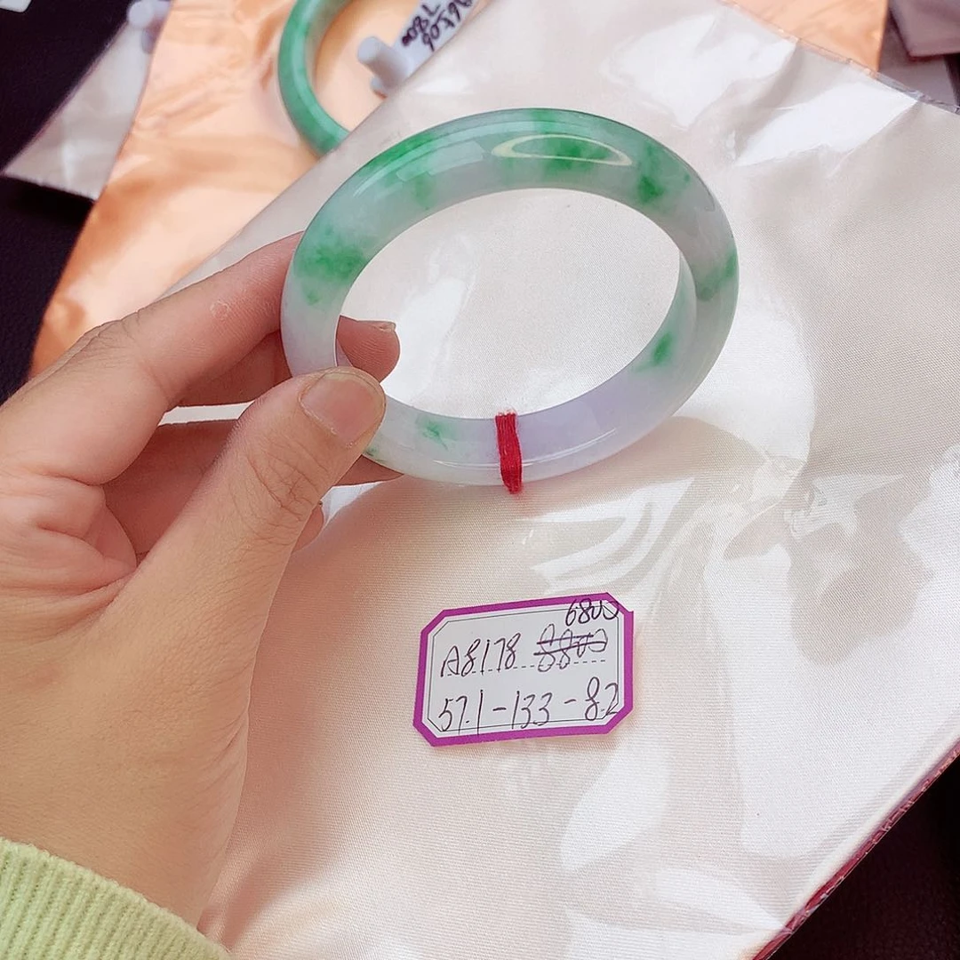 翡翠手镯未镶嵌翡翠