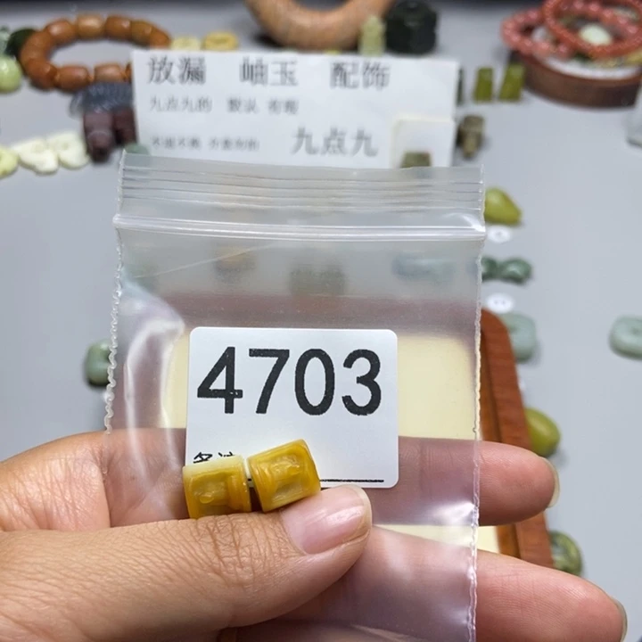 红***行未镶嵌蛇纹石玉颈饰