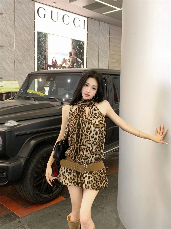 配腰带美式辣妹豹纹飘带挂脖连衣裙女夏显瘦收腰无袖雪纺a字短裙
