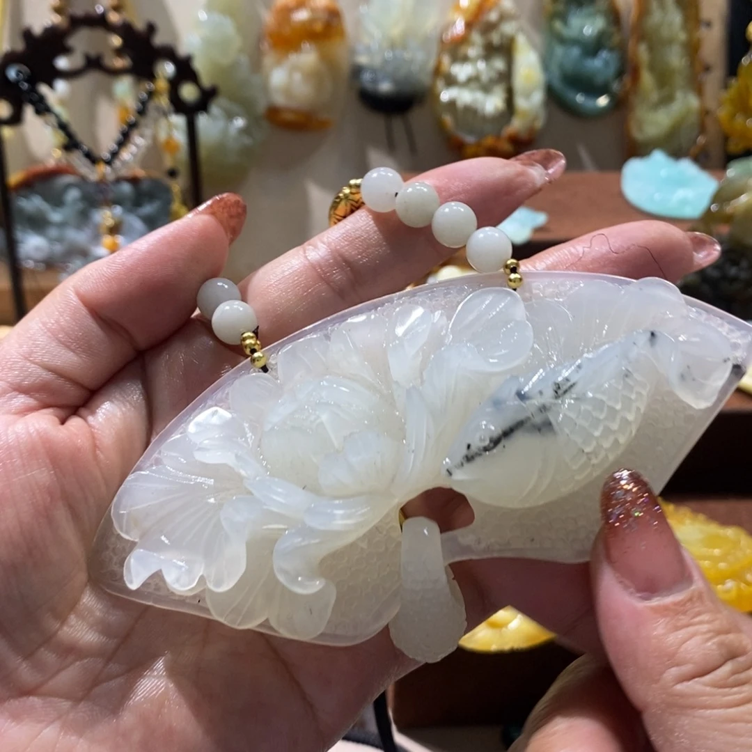 蛇纹石玉未镶嵌颈饰