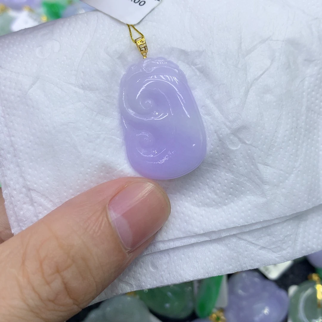 颈饰18K金镶嵌翡翠