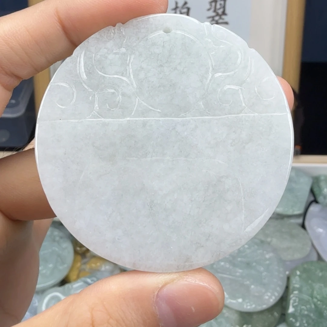 翡翠挂件未镶嵌翡翠