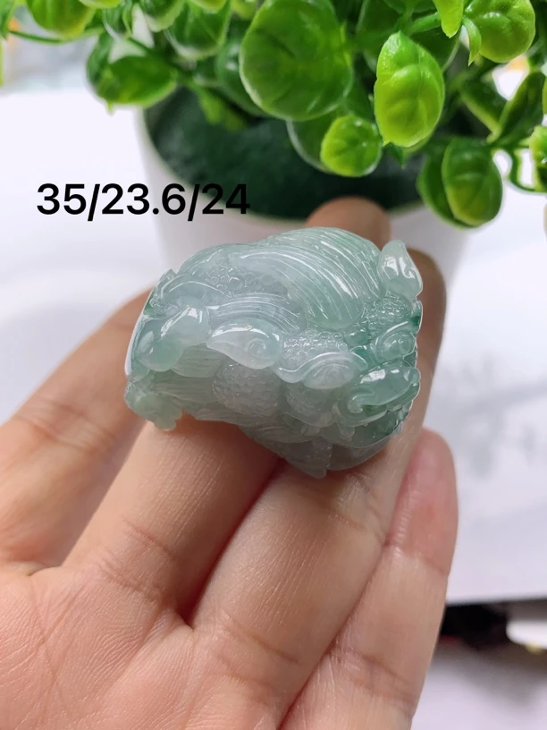 缅甸天然翡翠A货飘花龙鳞貔貅吊坠