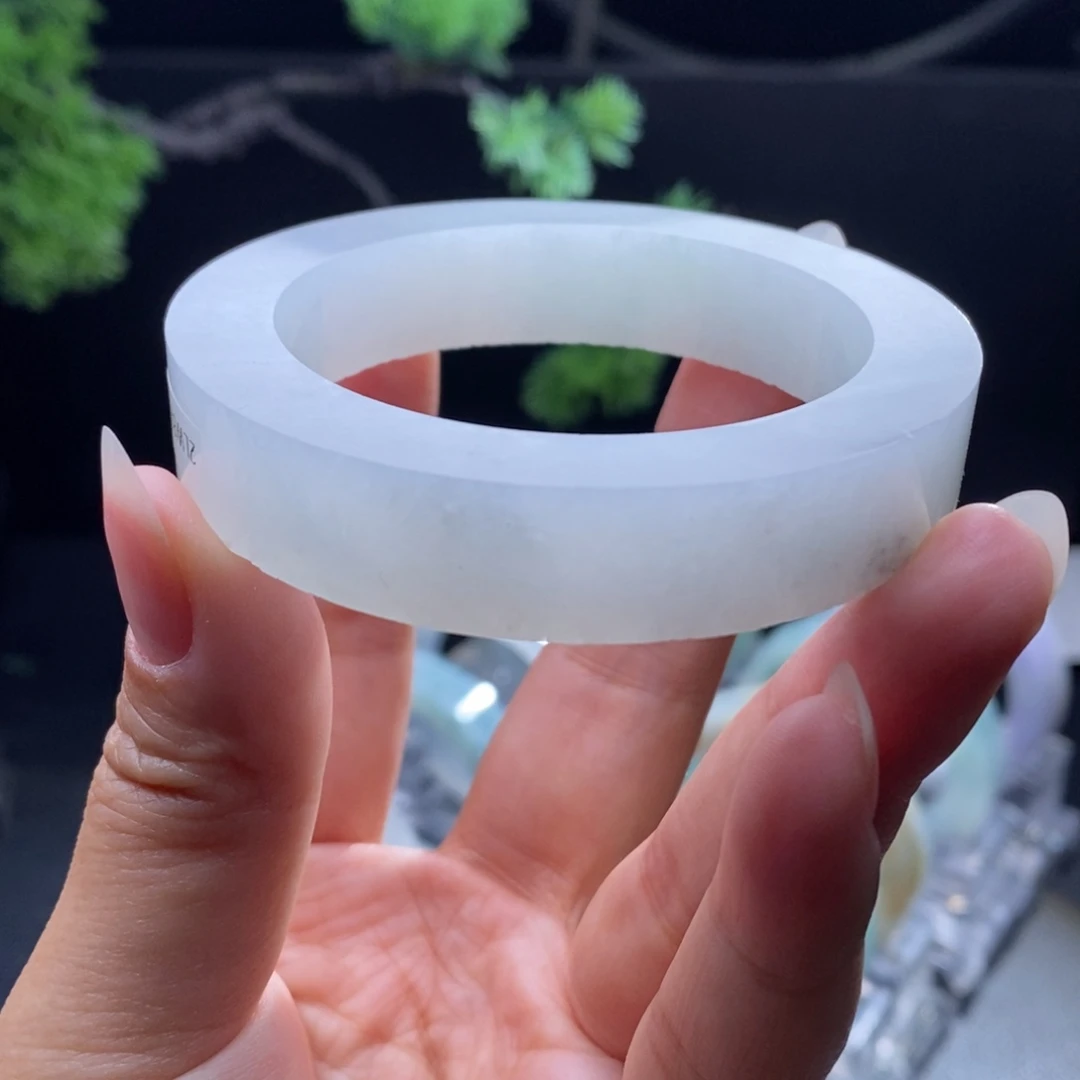 定制翡翠未镶嵌翡翠手镯