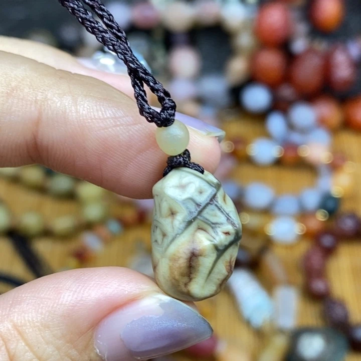 玛瑙/玉髓未镶嵌珠宝半成品
