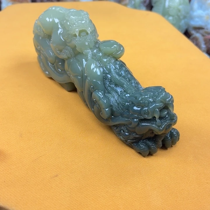 平***福和田玉未镶嵌颈饰