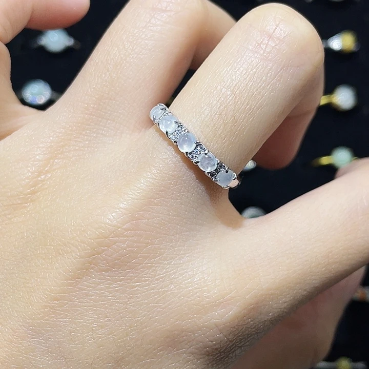 翡翠未镶嵌颈饰戒指