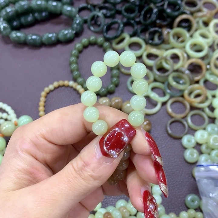 岫岩老玉（透闪石质玉）手链未镶嵌灵*弄